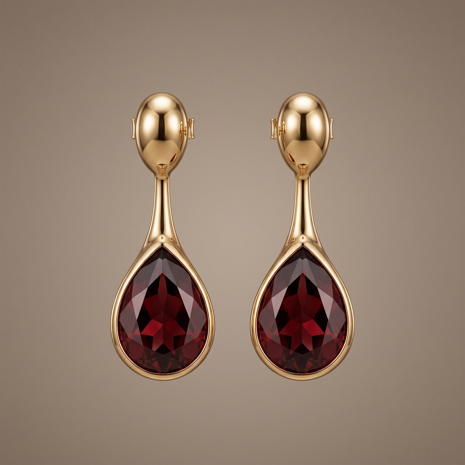 Brinco Rubra, gotas de granada em ouro 18k
